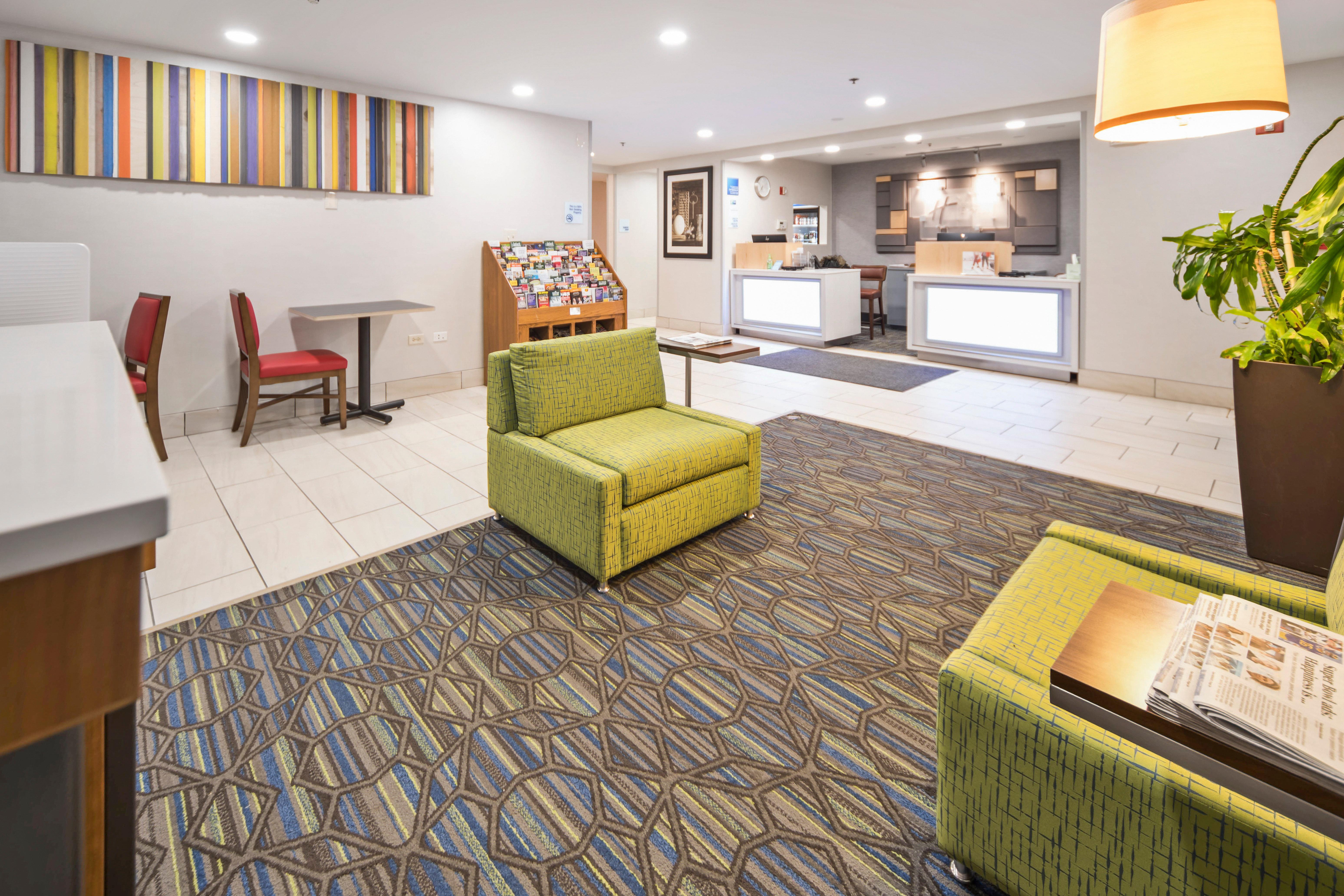 Holiday Inn Express Chicago Northwest-Vernon Hills By Ihg מראה חיצוני תמונה