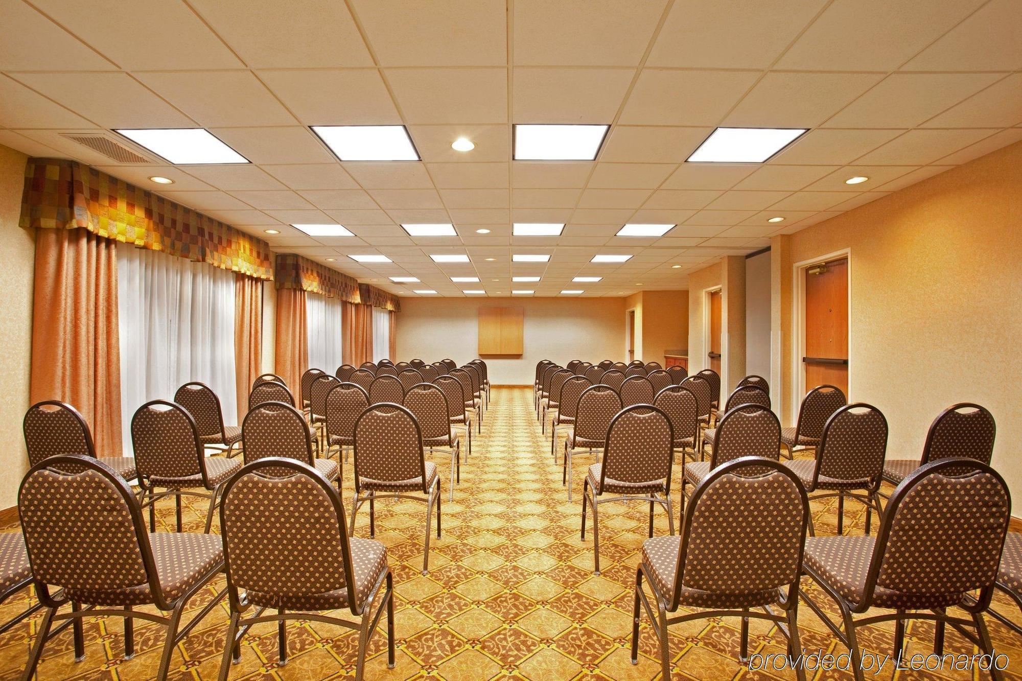 Holiday Inn Express Chicago Northwest-Vernon Hills By Ihg מתקנים תמונה