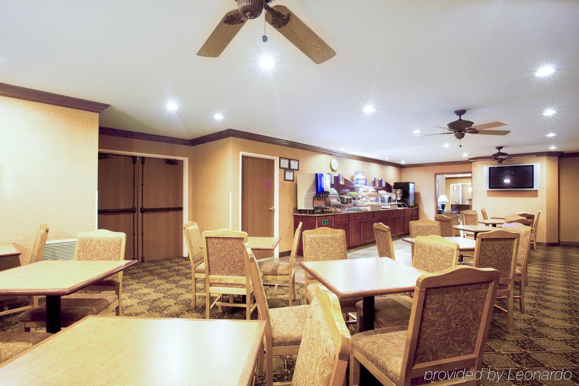 Holiday Inn Express Chicago Northwest-Vernon Hills By Ihg מסעדה תמונה