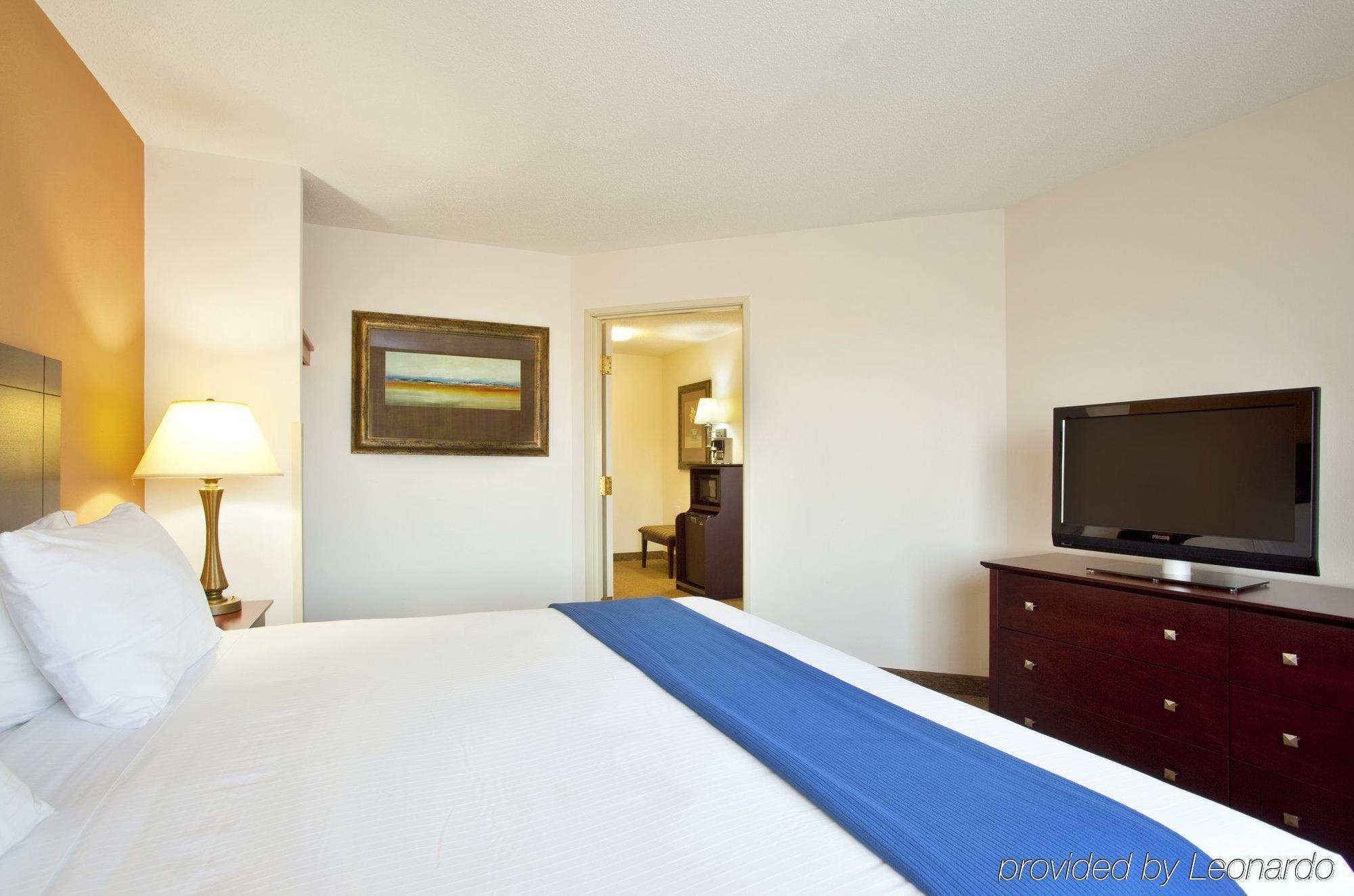 Holiday Inn Express Chicago Northwest-Vernon Hills By Ihg חדר תמונה