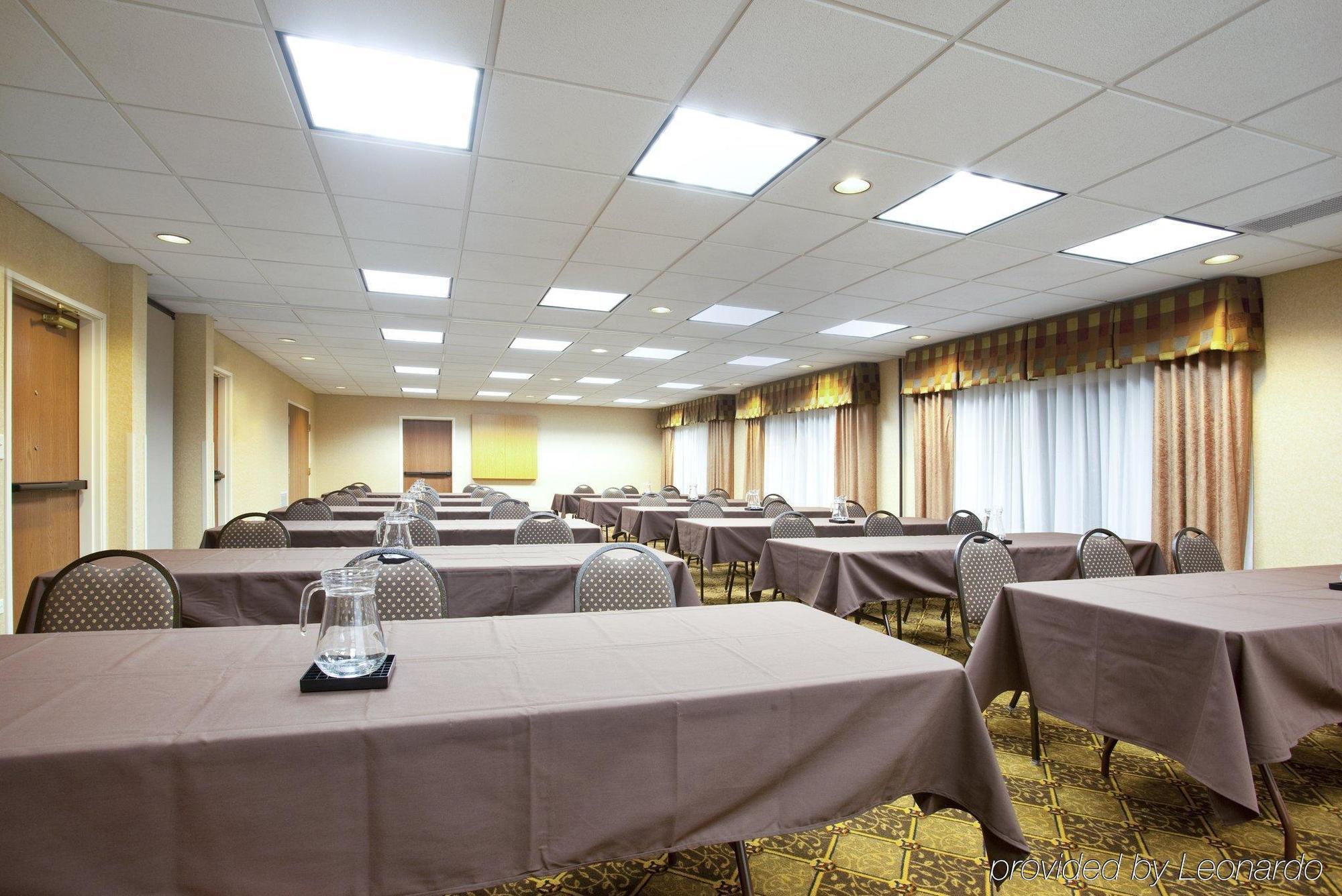 Holiday Inn Express Chicago Northwest-Vernon Hills By Ihg מתקנים תמונה
